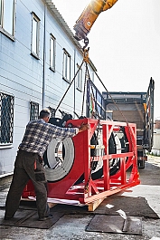 Погрузка гидравлических стыковых сварочных аппаратов для пнд труб Gas Fusion Red-1600 Погрузка гидравлических стыковых сварочных аппаратов для пнд труб Gas Fusion Red-1600