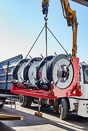 Погрузка гидравлического стыкового сварочного аппарата для полиэтиленовых труб Gas Fusion Red-1000 Погрузка гидравлического стыкового сварочного аппарата для полиэтиленовых труб Gas Fusion Red-1000